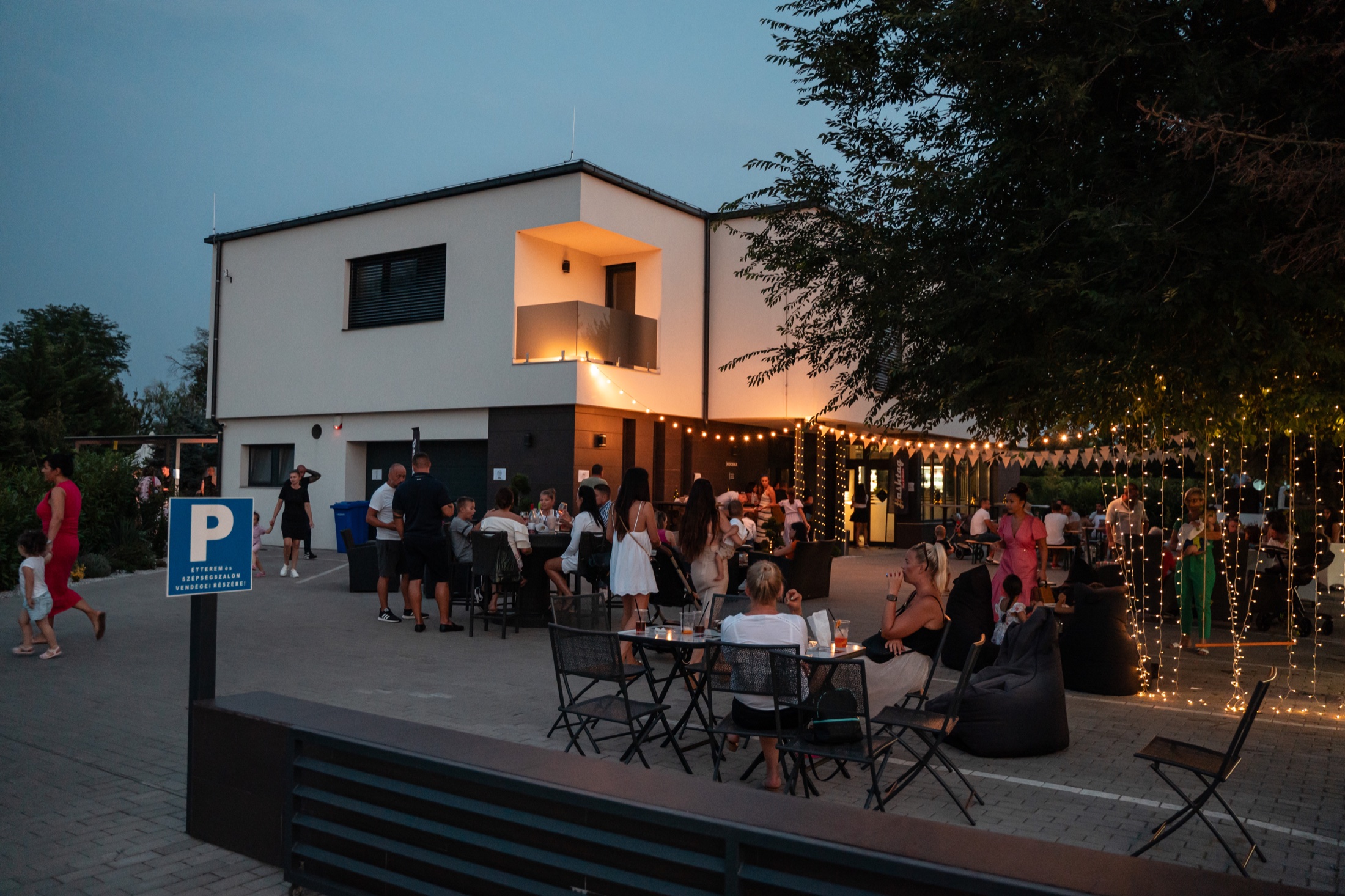 Szabadtéri rendezvény az Invitóban